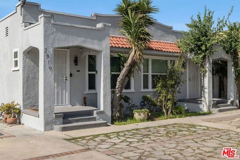 Photo of 2817 S Norton Avenue, Los Angeles, CA 90018 (MLS # 26658997)
