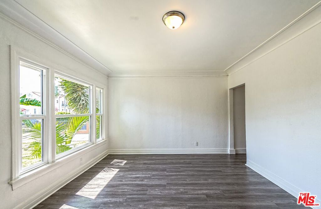 2817 S Norton Avenue