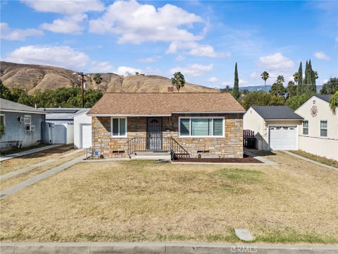 Photo of 930 Bussey ST, San Bernardino, CA 92405 (MLS # IV26217907)