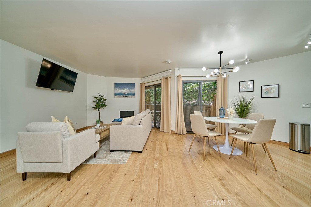 950 N Kings Road 45