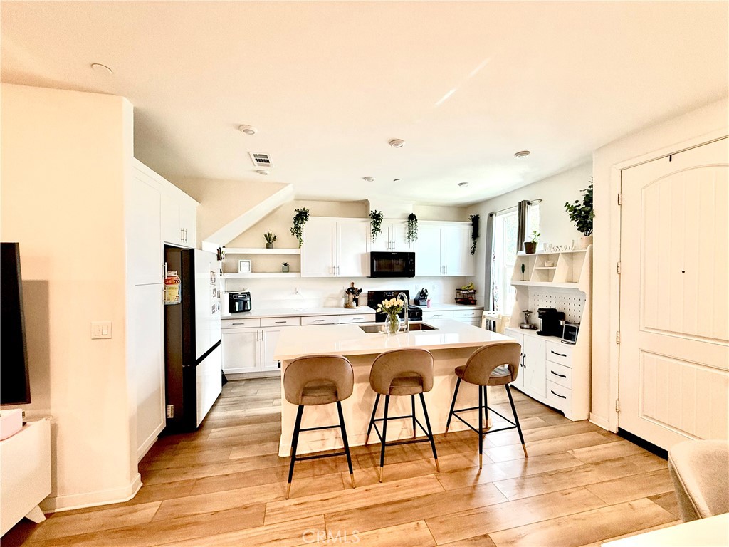 979 W Clover