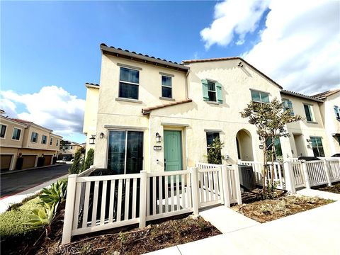 Photo of 979 W Clover Ave, Rialto, CA 92376 (MLS # IV26090567)