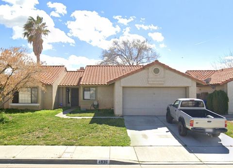 4936 Golden Eagle Lancaster CA 93552