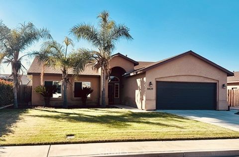 Photo of 30639 Kit Fox Court, Visalia, CA 93291 (MLS # FR25243578)