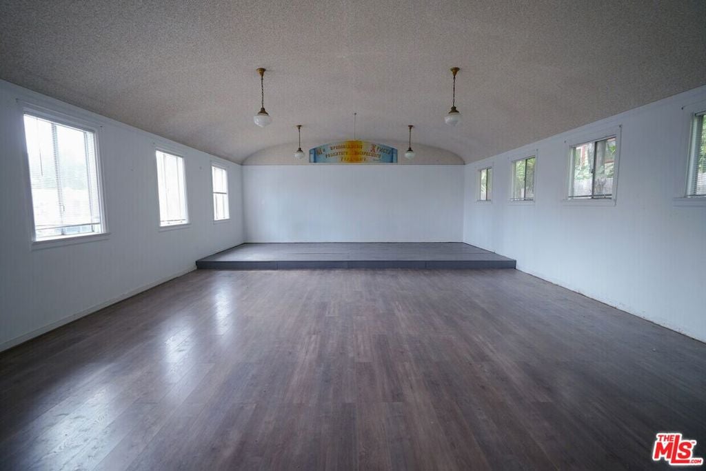 2030 Glendale Boulevard