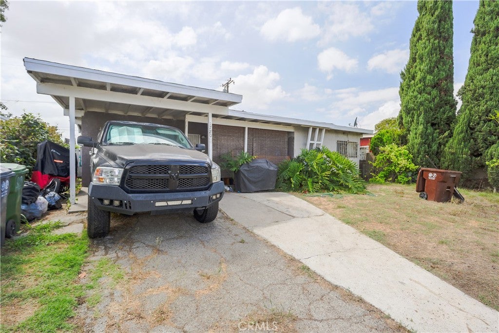 1720 W Caldwell