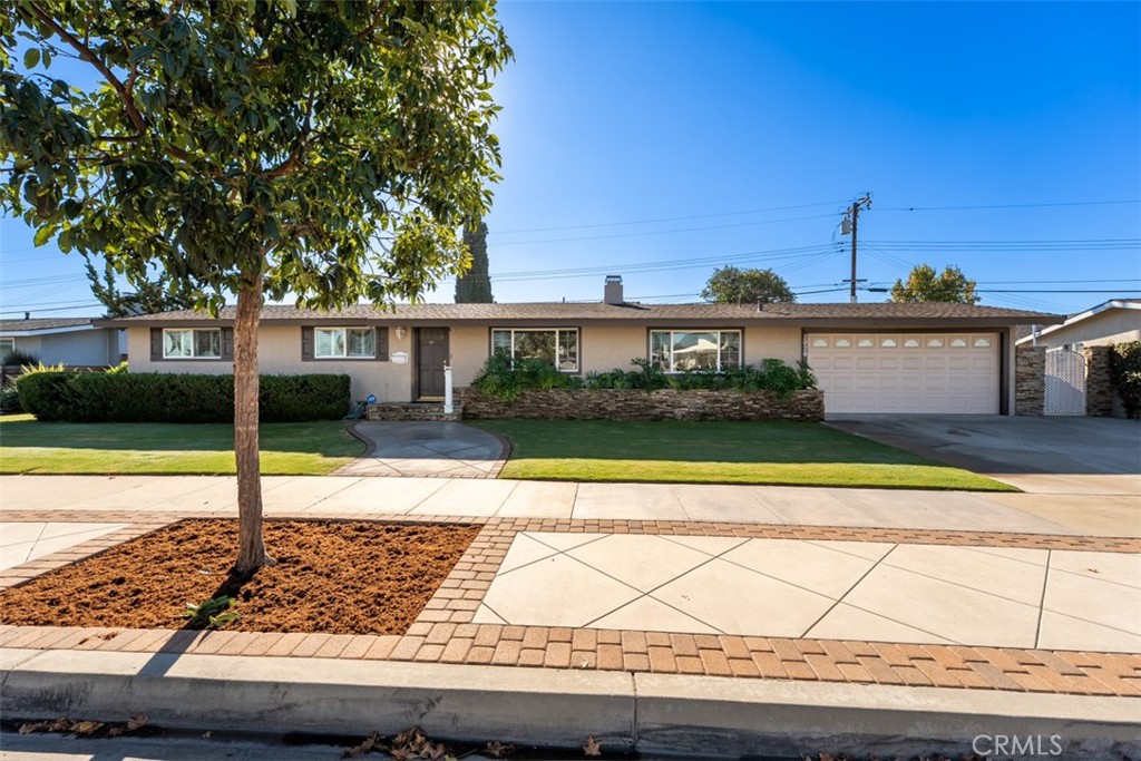 2020 W Willow Avenue