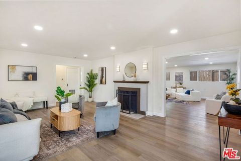 Photo of 4933 W 20th Street, Los Angeles, CA 90016 (MLS # 26655547)