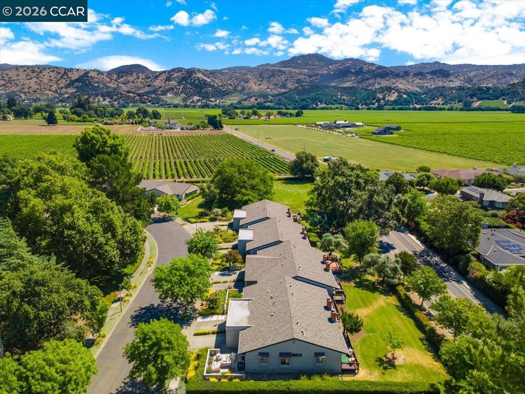 102 Vineyard Cir