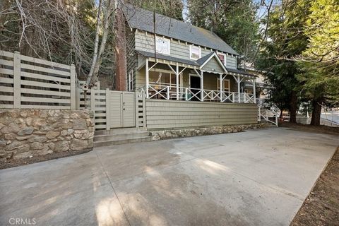Photo of 855 Lake Drive, Lake Arrowhead, CA 92352 (MLS # IG25214193)