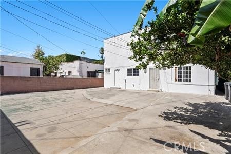 2546 S Bronson