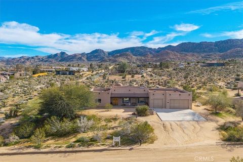 Photo of 61481 Latham Trail, Joshua Tree, CA 92252 (MLS # JT26054233)