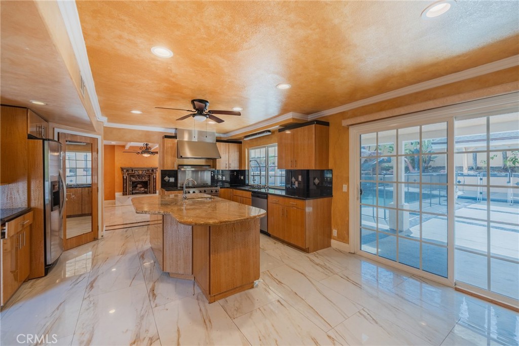 5562 Highland