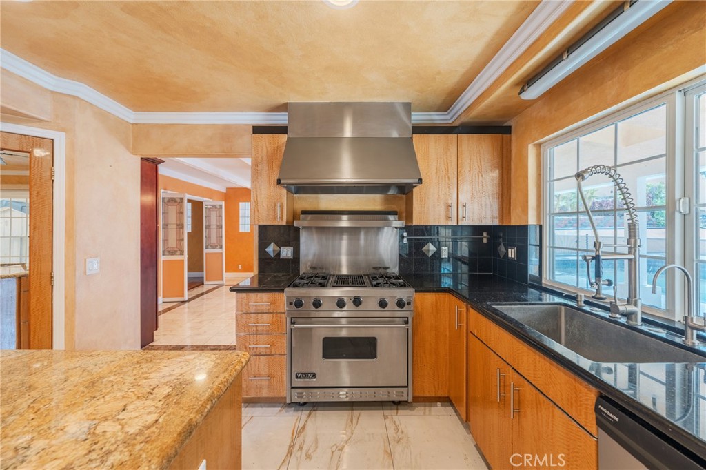 5562 Highland