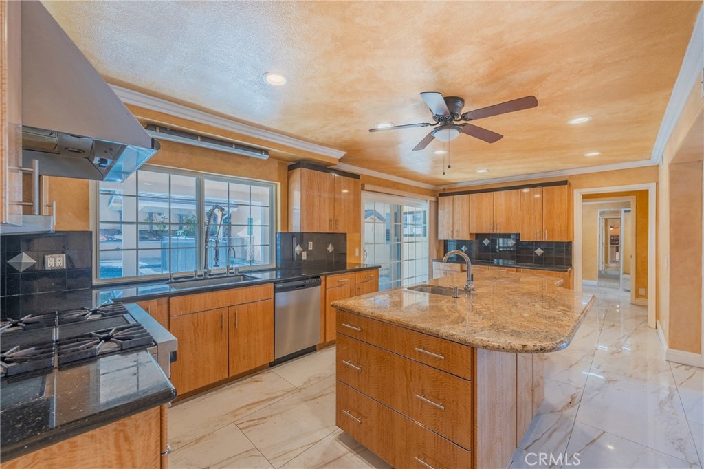 5562 Highland
