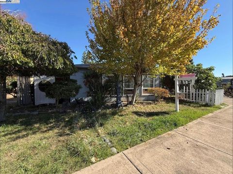 Photo of 259 Molokai Cir Cir, Union City, CA 94587 (MLS # 41116506)