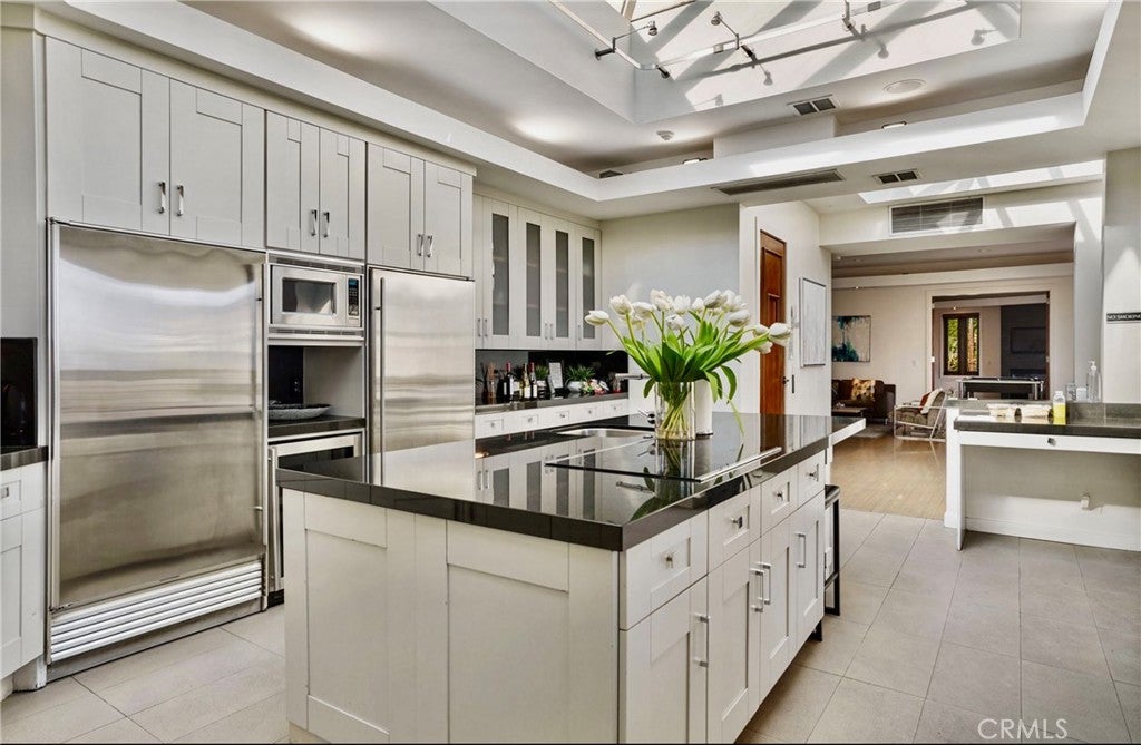 8827 Evanview