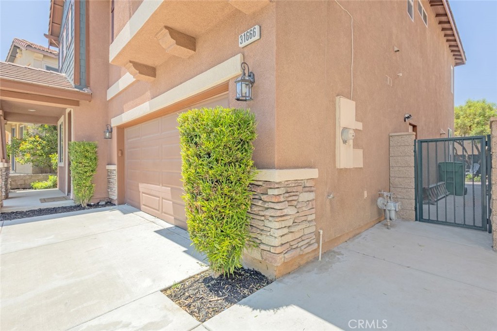 31666 Rosales Avenue