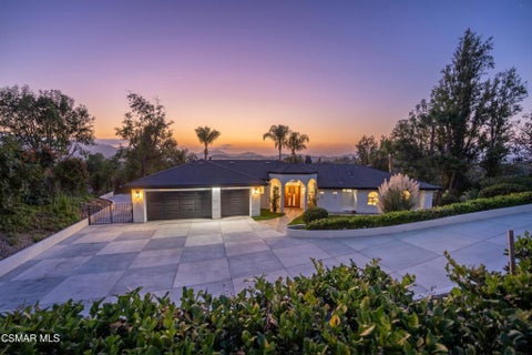 Photo of 603 Lone Oak Drive, Thousand Oaks, CA 91362 (MLS # 226004597)