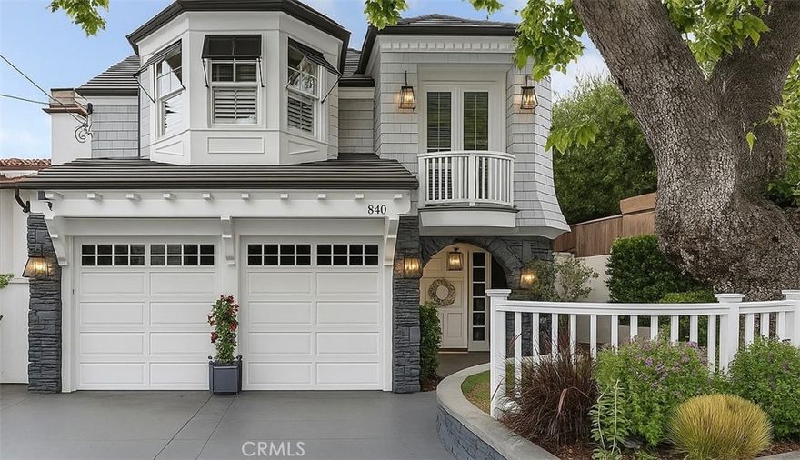 Beautiful executive home located in the west end of the tree section of Manhattan Beach. 
Updated kitchen with industrial appliances and quarts counter tops, the house has 6 bedrooms and 6 baths, a gorgeous backyard with pool and spa ideal for entertain.