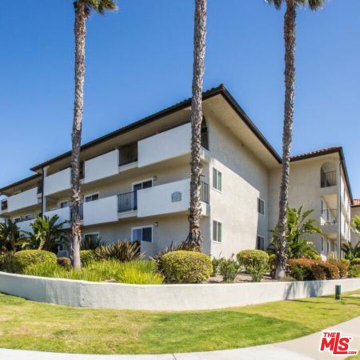 6600 Beachview Drive 403