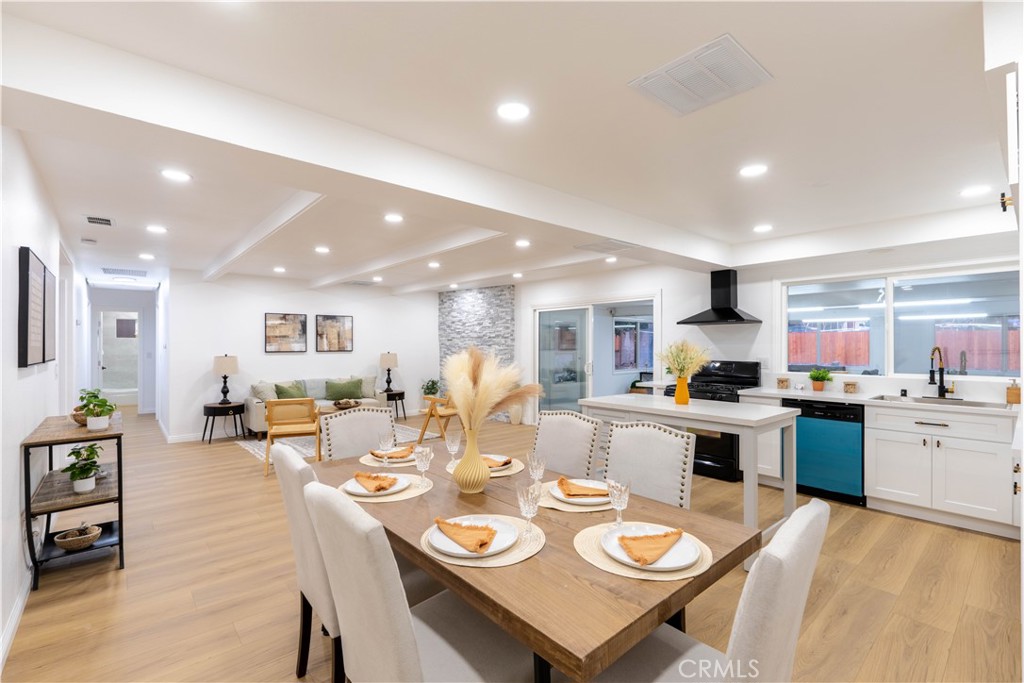 5245 N Mountain View