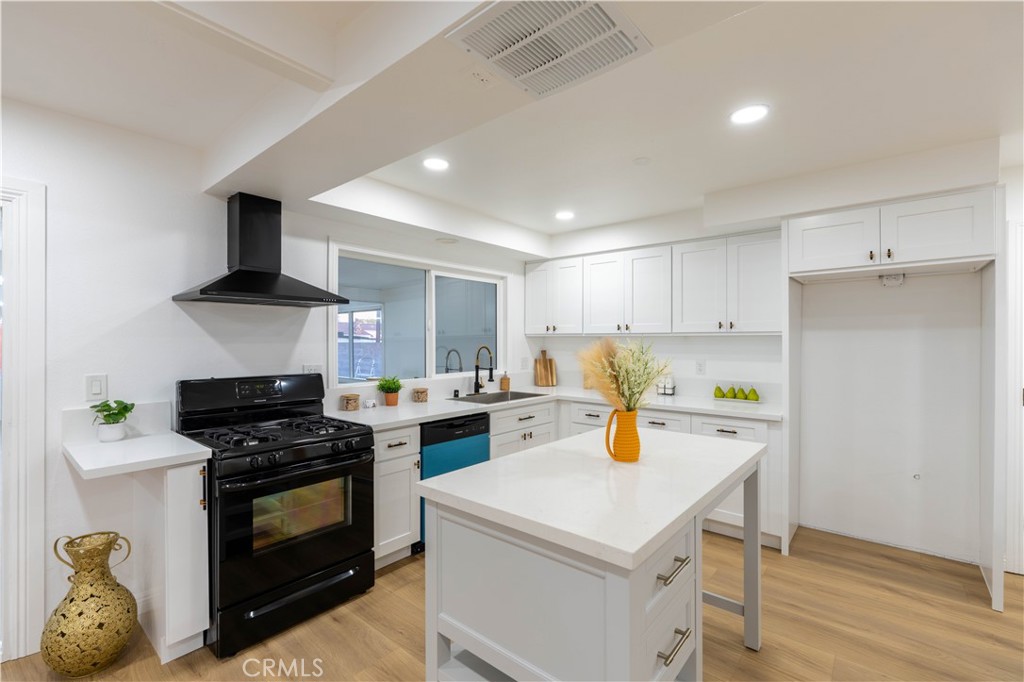 5245 N Mountain View