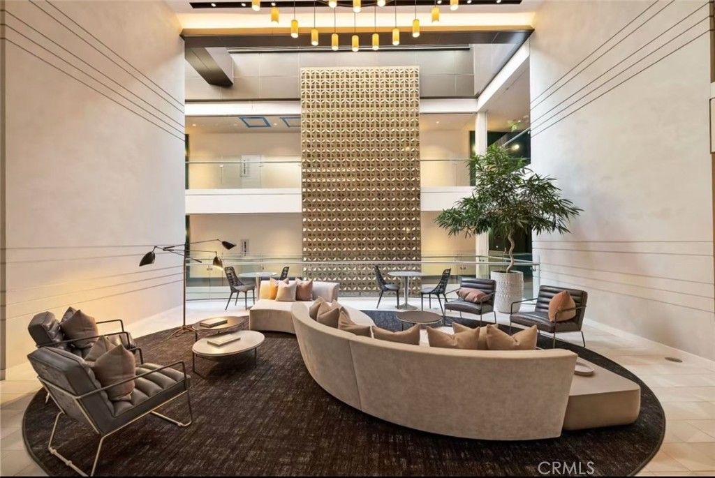 Photo of 400 S Broadway #924, Los Angeles, CA 90013 (MLS # TR25241634)