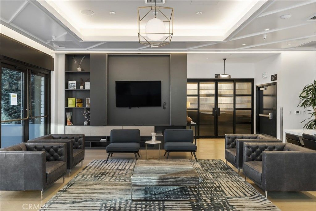 Photo of 400 S Broadway #924, Los Angeles, CA 90013 (MLS # TR25241634)