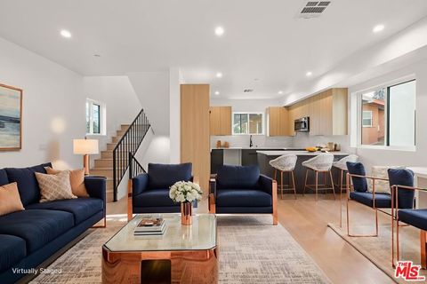 Photo of 913 N Hobart Boulevard, Los Angeles, CA 90029 (MLS # 26674189)