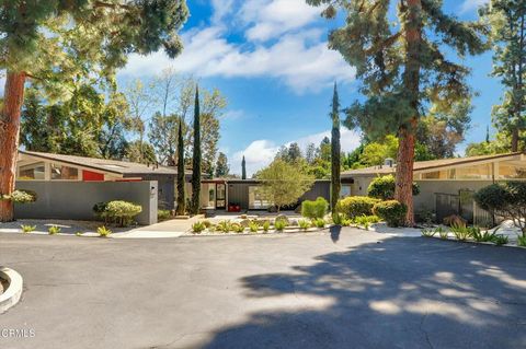 Photo of 5060 Hook Tree Road, La Canada Flintridge, CA 91011 (MLS # P1-26001)