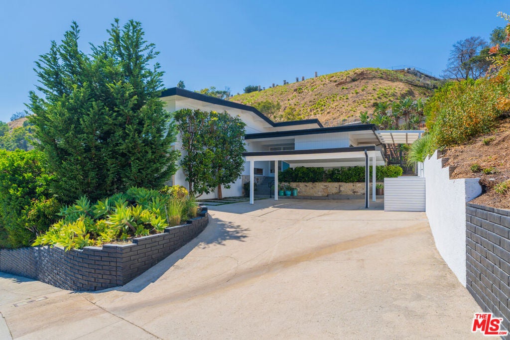 1071 Tellem Drive, Pacific Palisades CA 90272