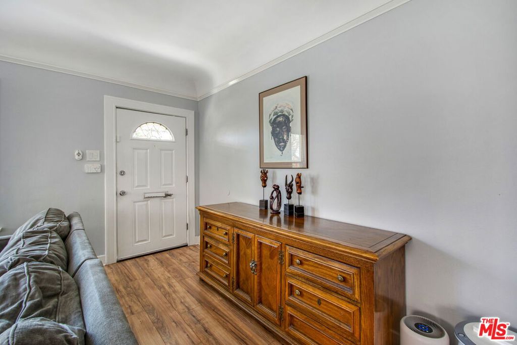 2051 W 78th Place