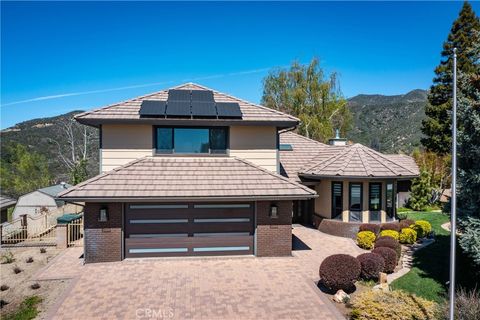 Photo of 13046 Oak Crest Dr, Yucaipa, CA 92399 (MLS # IG26061656)