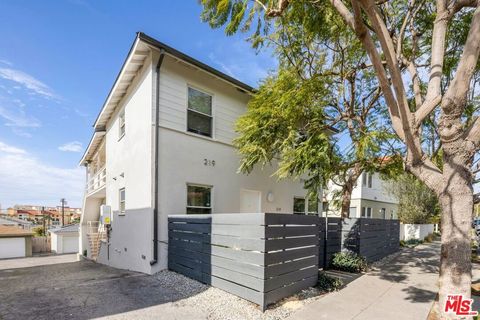 Photo of 219 3rd Avenue, Venice, CA 90291 (MLS # 26648431)