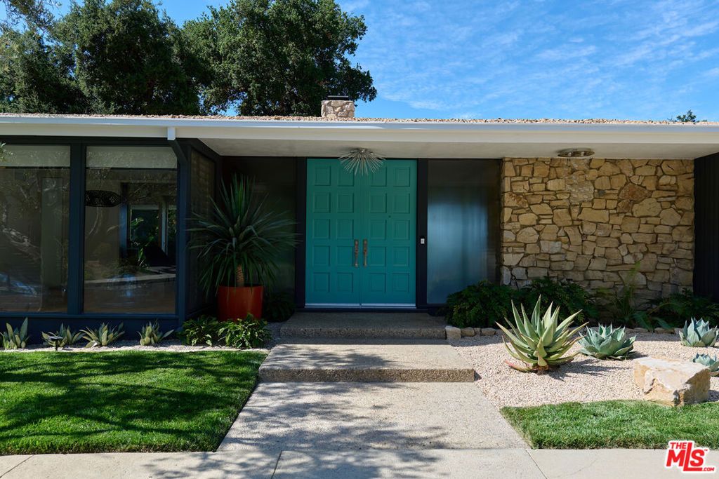 Photo of 16045 Royal Mount Drive, Encino, CA 91436 (MLS # 25544493)