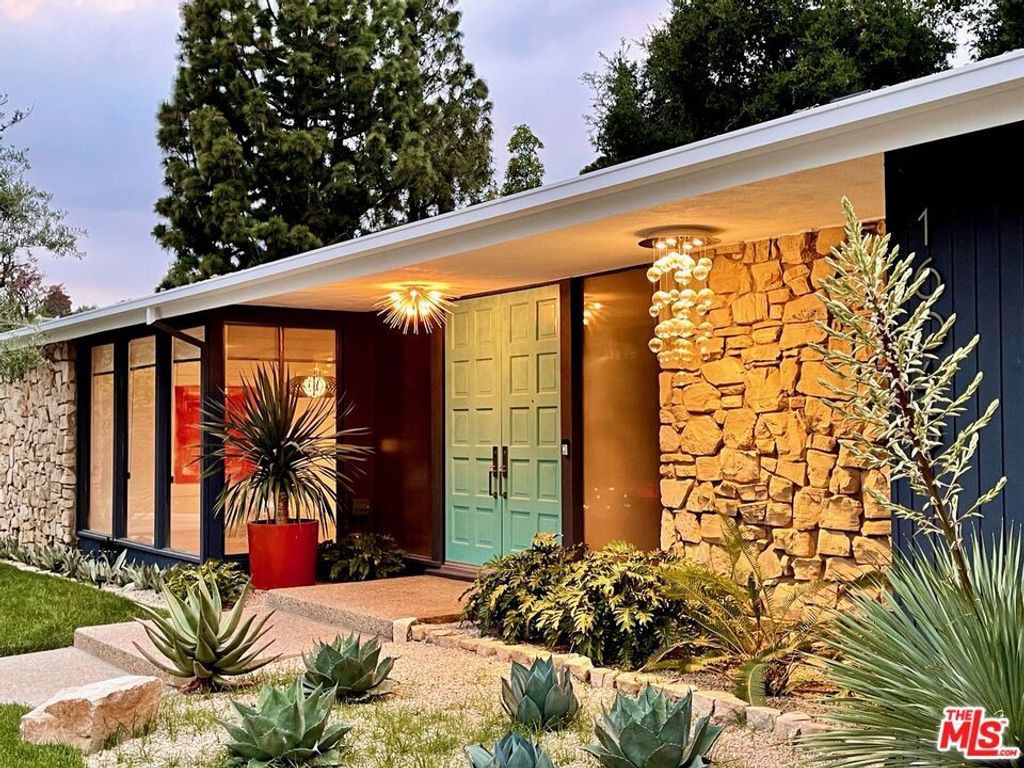 Photo of 16045 Royal Mount Drive, Encino, CA 91436 (MLS # 25544493)