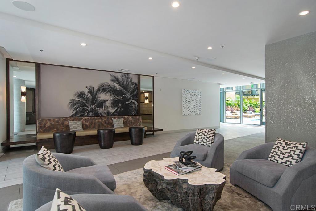 889 Date Street 324