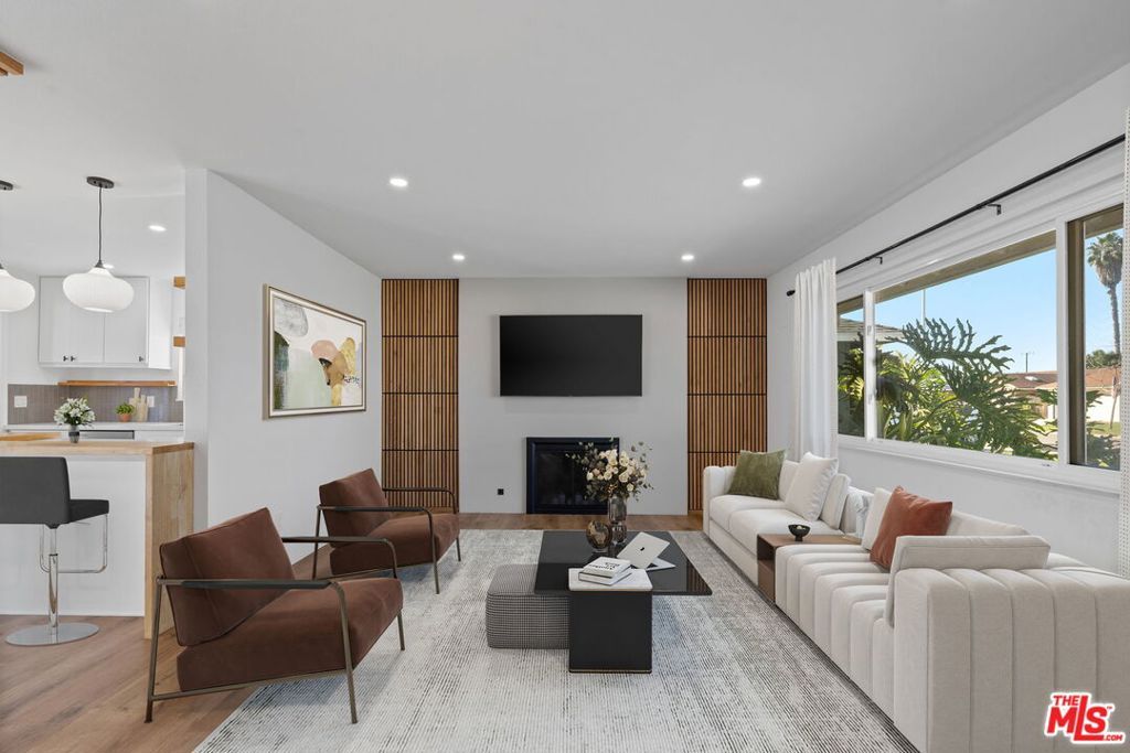 Photo of 14592 Belmar Circle, Huntington Beach, CA 92647 (MLS # 26652933)