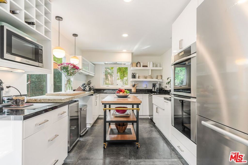 Photo of 833 17th Street #4, Santa Monica, CA 90403 (MLS # 26671949)