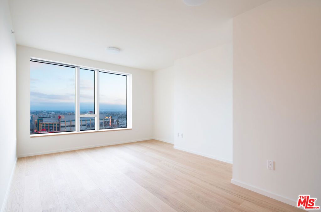Photo of 889 Francisco Street #1002, Los Angeles, CA 90017 (MLS # 26644545)