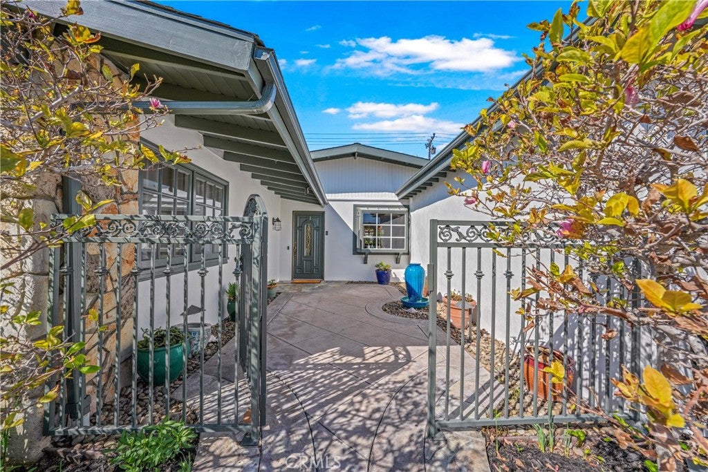 17151 Treehaven