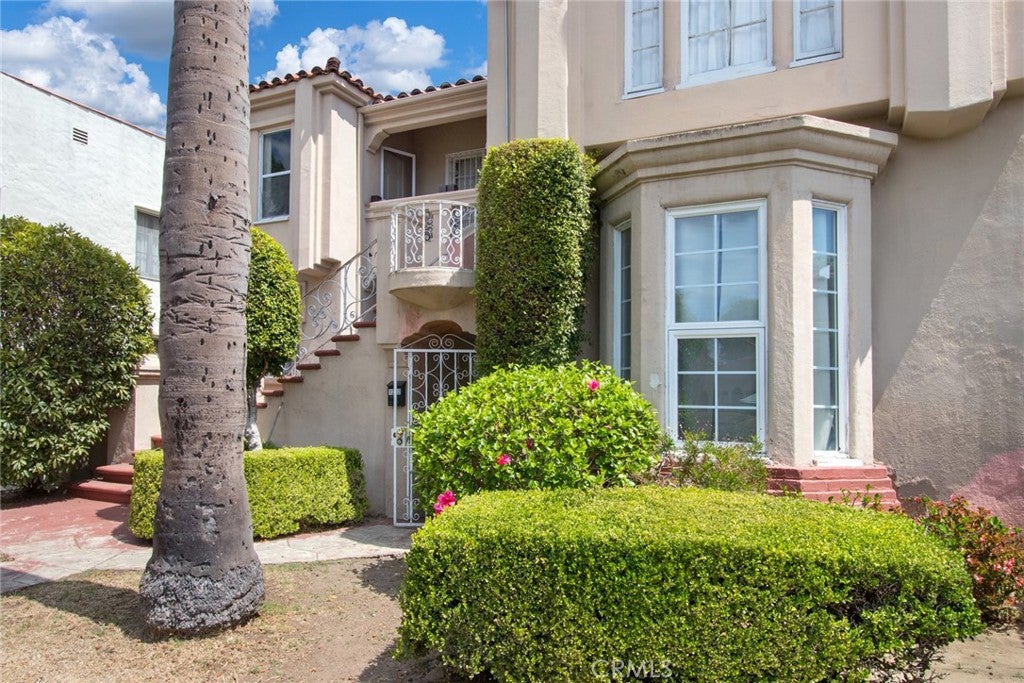 1222 S Cloverdale