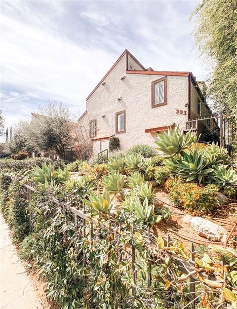 Photo of 393 N Wilson Avenue #3, Pasadena, CA 91106 (MLS # SW26052583)