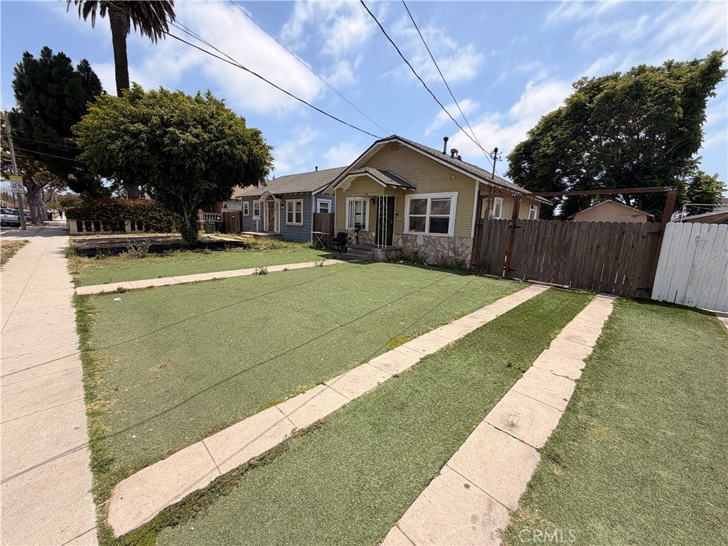 532 W Hillcrest