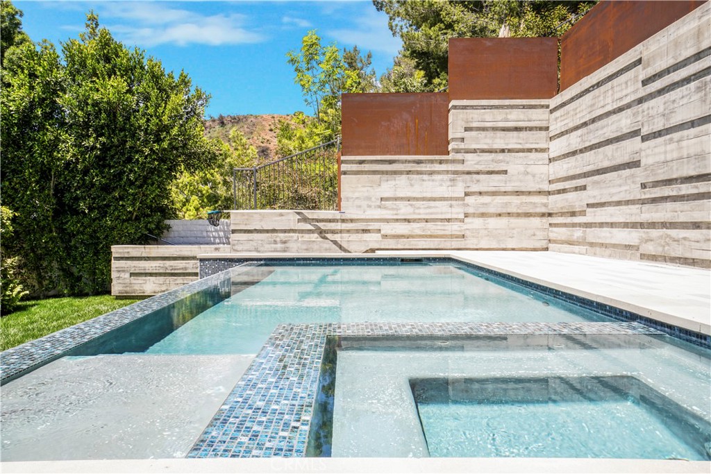 2520 La Condesa Drive