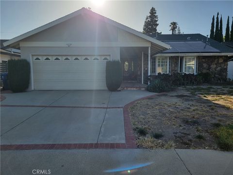 Photo of 8829 Rubio Ave, North Hills, CA 91343 (MLS # SR26093245)