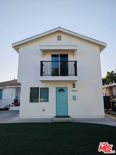 Photo of 10623 Stanwin Avenue, San Fernando, CA 91345 (MLS # 25621511)