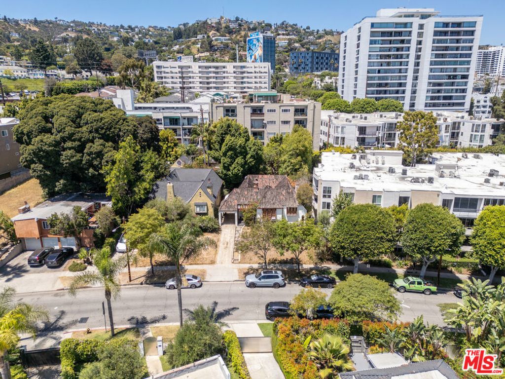 Photo of 8553 W West Knoll Drive, West Hollywood, CA 90069 (MLS # 25617651)