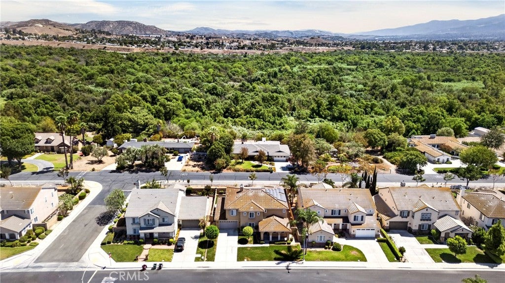 8122 River Bluffs